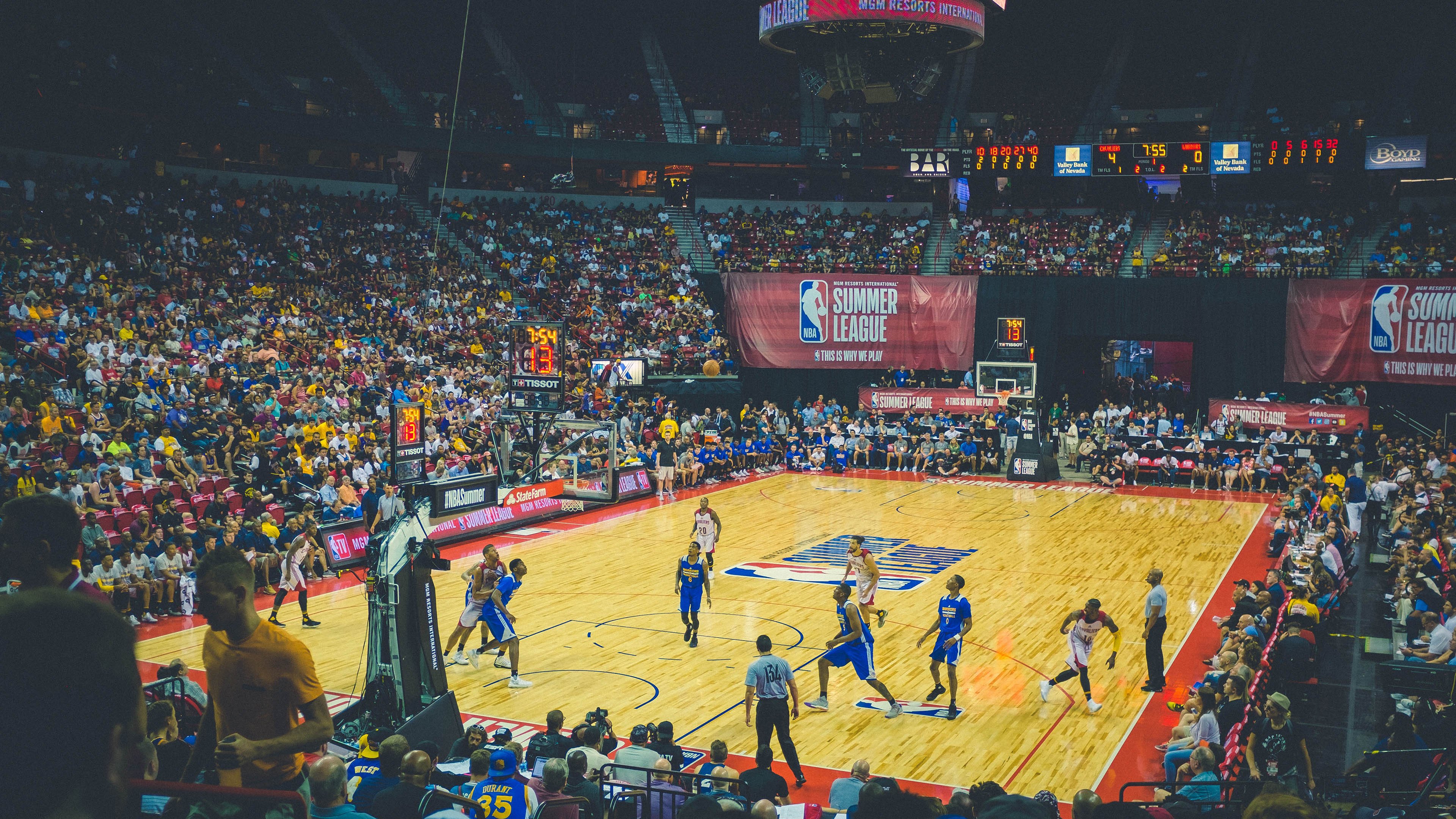 奥康纳通过精准长传撕开对方防线,带来制胜机会