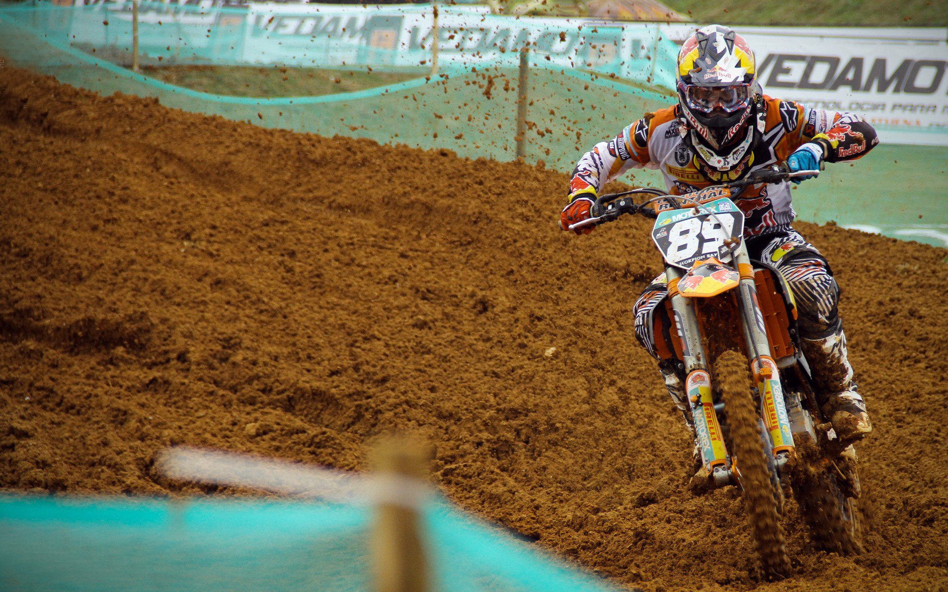 比赛过程跌宕起伏全队展现出不放弃的精神赢得全场掌声，比赛过程惊心动魄